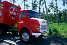 Archipel-des-Comores;-Camion;-Coca-Cola;-Cocotier;-France;-Kaleidos;-Kaleidos-images;-La-parole-à-limage;-Laurent-Abad;-Logistique;-Mayotte;-Océan-Indien;-Route;-Stories-Pictures;-Transport